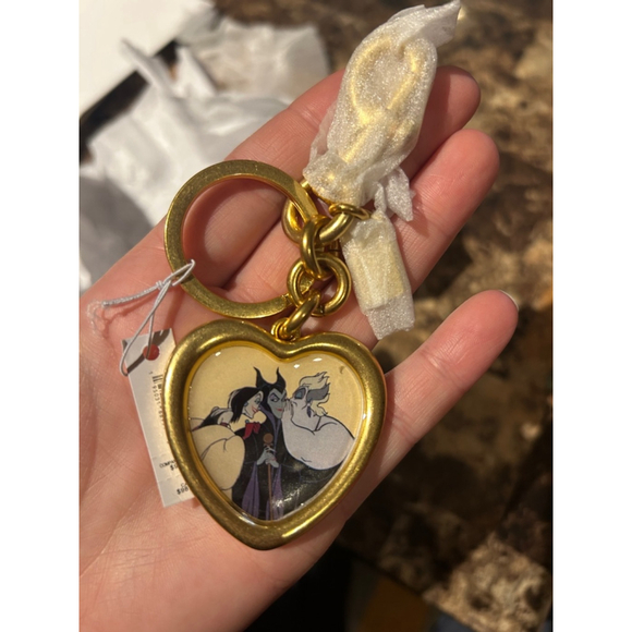 Disney X Coach Villains Keychain, Unisex, Gold, One size - Picture 1 of 7